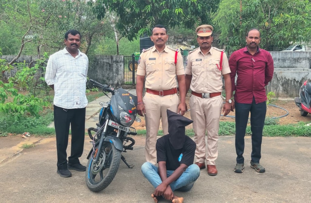 హసన్‌పర్తిలో మోటార్ సైకిల్ దొంగ అరెస్ట్