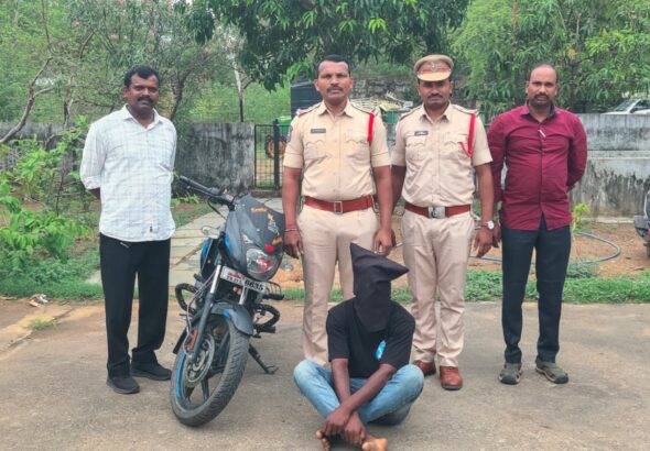 హసన్‌పర్తిలో మోటార్ సైకిల్ దొంగ అరెస్ట్