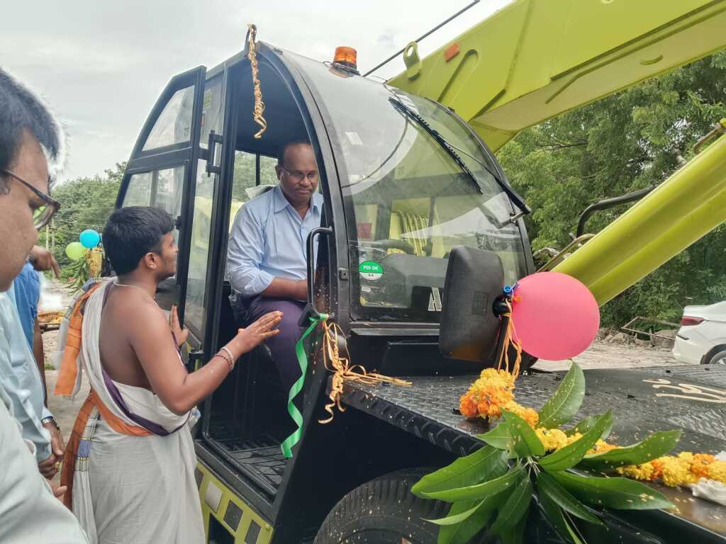 జేవీఆర్ ఓసీలో 12 టన్నుల ఎస్కార్ట్ క్రేన్ ప్రారంభం