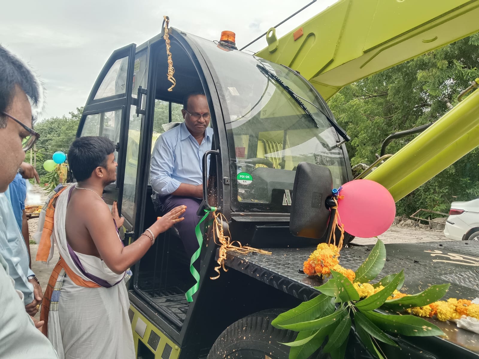 జేవీఆర్ ఓసీలో 12 టన్నుల ఎస్కార్ట్ క్రేన్ ప్రారంభం