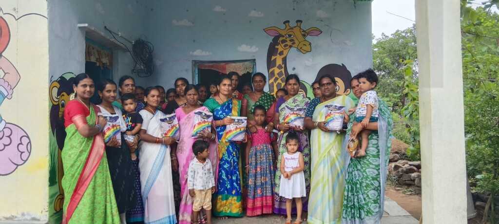 అంగన్వాడి కేంద్రాలకు పిల్లల తల్లిదండ్రుల ఆదరణ