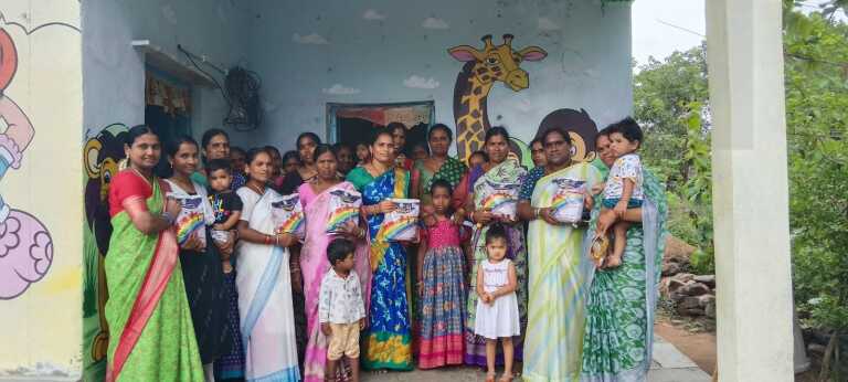 అంగన్వాడి కేంద్రాలకు పిల్లల తల్లిదండ్రుల ఆదరణ