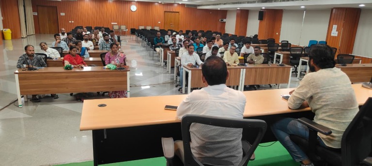 మీసేవ కేంద్రాల ద్వారా కాగిత రహిత (పేపర్‌లెస్) సేవలు:ఈడీఎం శ్రీకాంత్