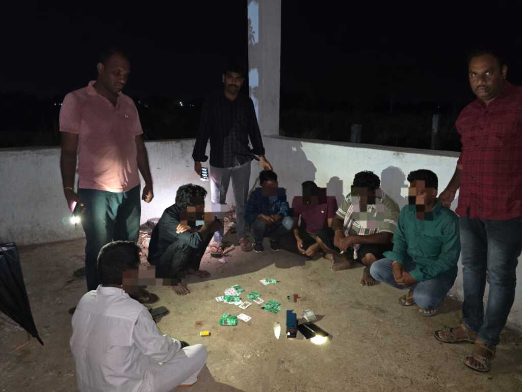 పేకాట స్థావరంపై పోలీసుల దాడి:ఆరుగురు అరెస్ట్