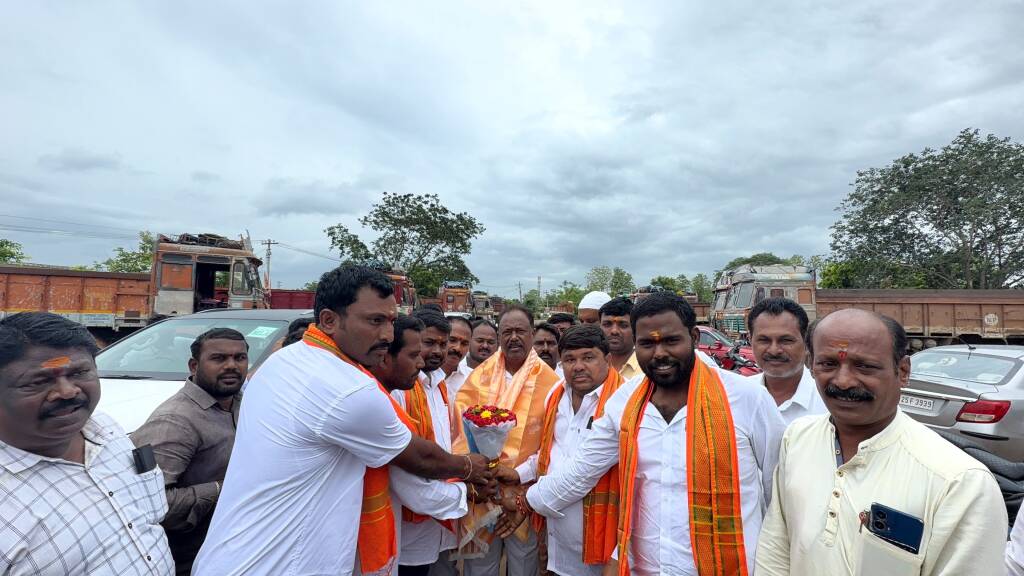 లారీ ట్రాన్స్‌పోర్ట్ రంగం సమస్యల పరిష్కారానికి కృషి:ఎమ్మెల్యే గండ్ర
