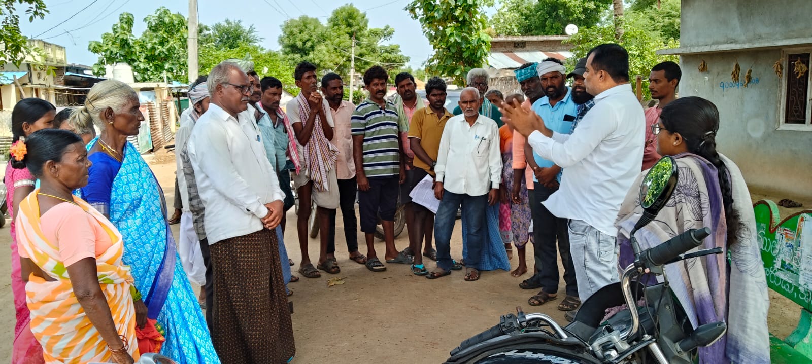 రైతులు ప్రత్యామ్నాయ పంటలపై ద్రుష్టి సారించాలి