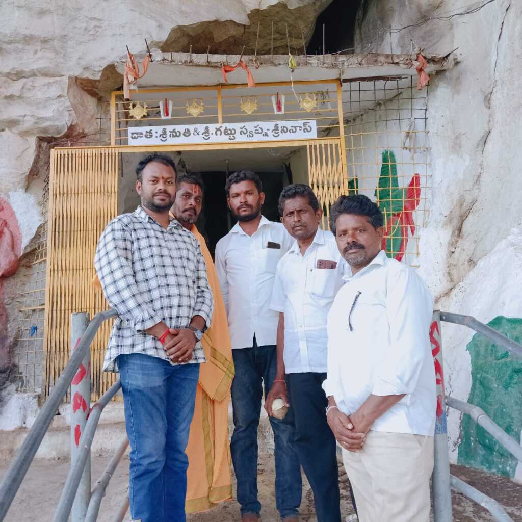 పాండవుల గుట్టను సందర్శించిన పర్యాటక శాఖ ఏఈ