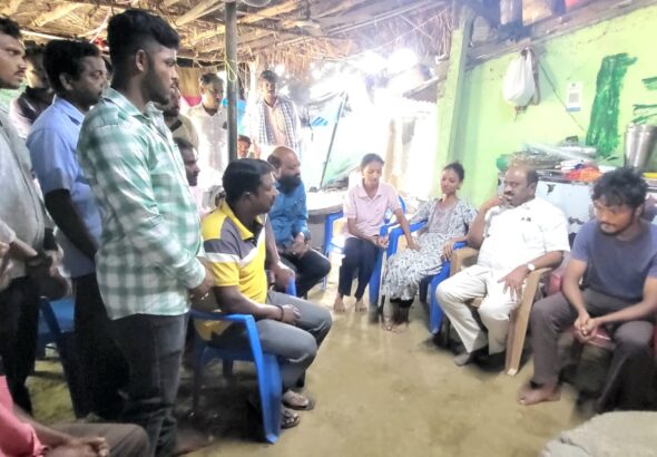 రాజేందర్ కుటుంబాన్ని పరామర్శించిన మాజీ ఎమ్మెల్యే