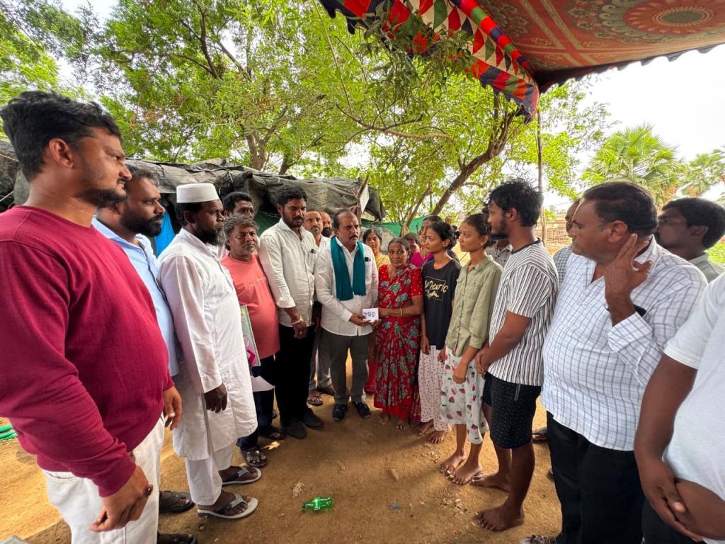 బాధితుడి కుటుంబానికి చైర్మన్ పరామర్శ