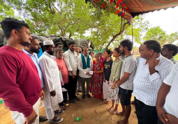 బాధితుడి కుటుంబానికి చైర్మన్ పరామర్శ