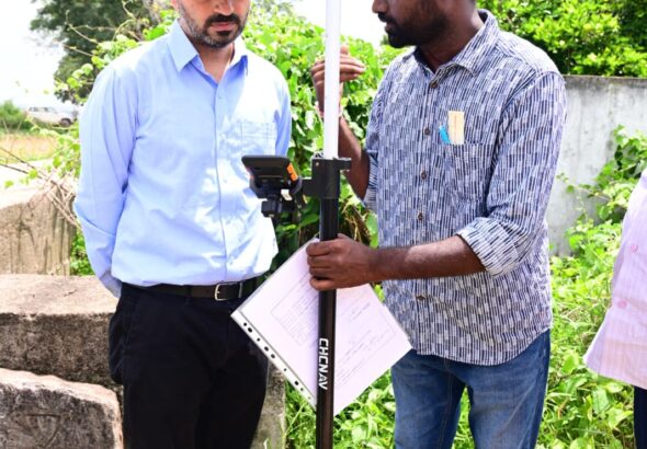 భూ రీ-సర్వేలో తప్పులకు తావుండొద్దు