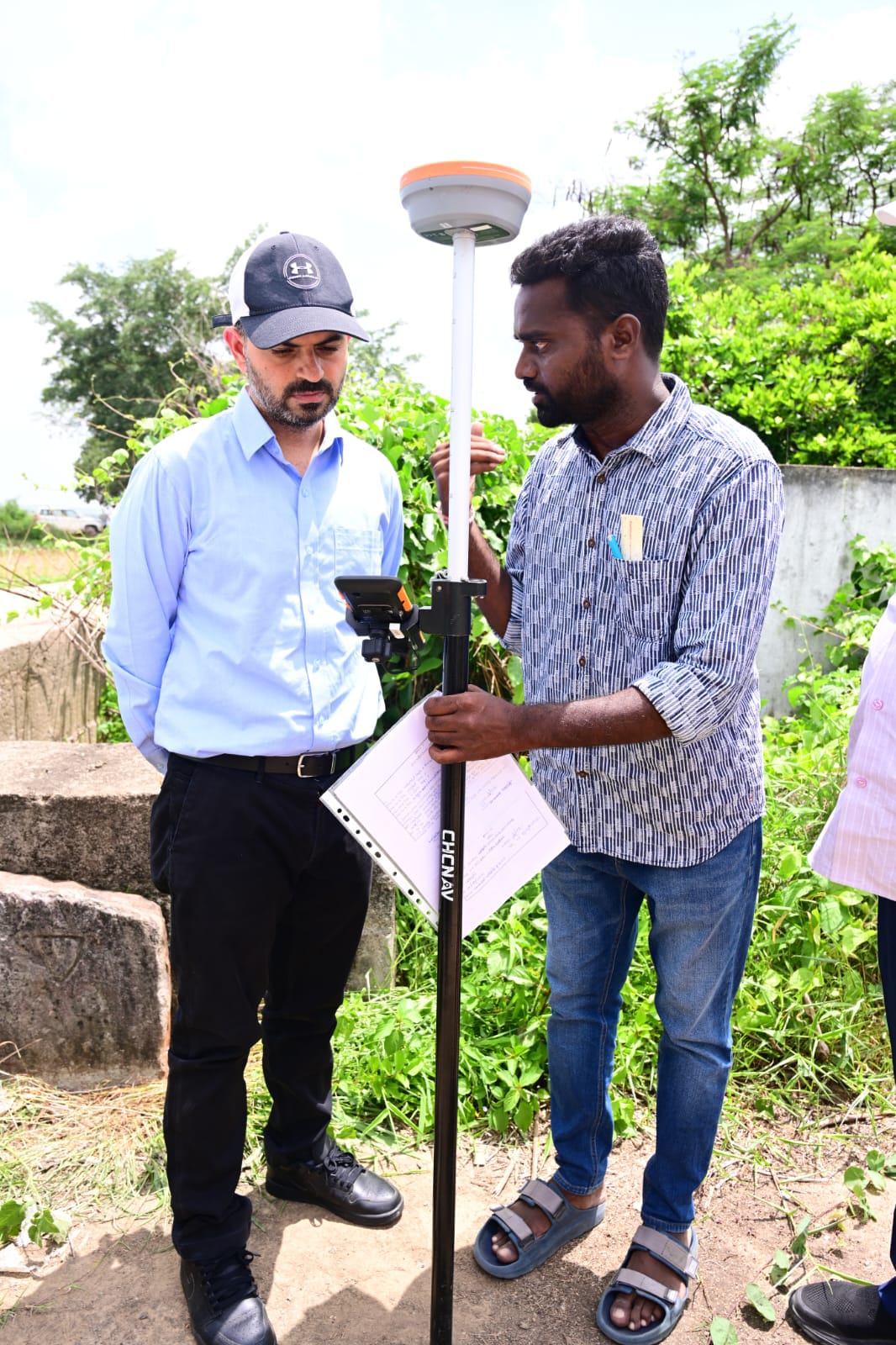 భూ రీ-సర్వేలో తప్పులకు తావుండొద్దు