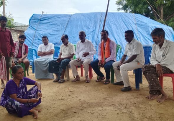 మృతుల కుటుంబాలను పరామర్శించిన భారతీయ జనతా పార్టీ నాయకులు