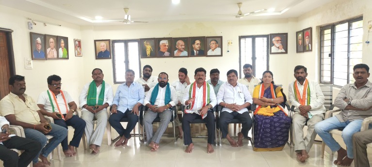 సీతక్కను విమర్శించే నైతిక హక్కు బీఆర్ఎస్‌కు లేదు