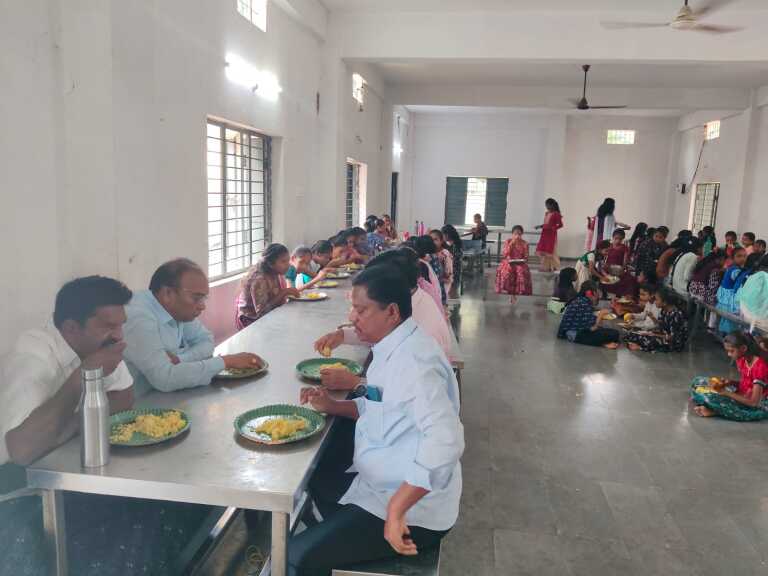 ప్రభుత్వ హాస్టళ్లలో విద్యార్థుల సంక్షేమంపై రాజీ లేదు