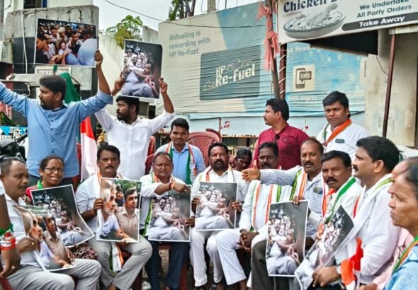 రాహుల్ గాంధీ అరెస్ట్ ఆప్రజాస్వామ్యం-కాంగ్రెస్ ఆందోళన