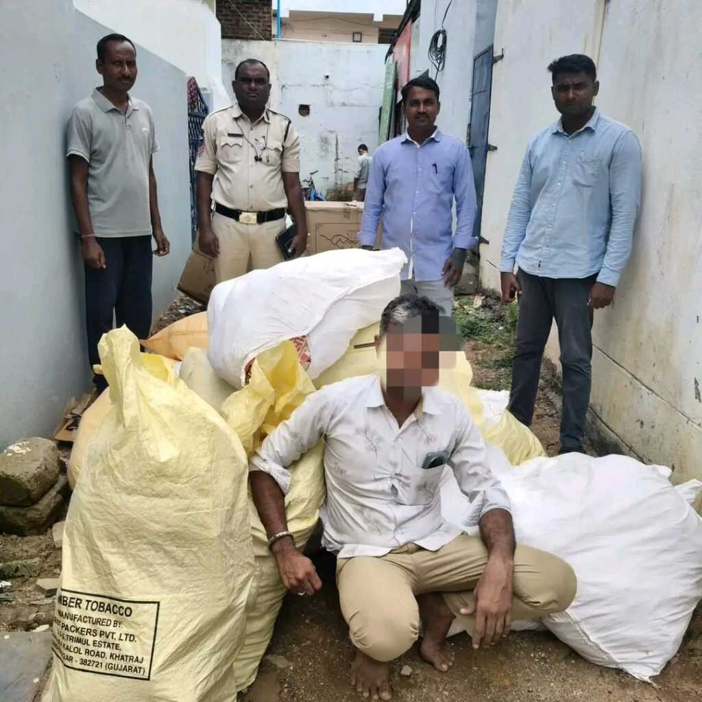 భూపాలపల్లిలో రూ.1.96 లక్షల విలువైన నిషేధిత గుట్కా, పొగాకు ఉత్పత్తులు స్వాధీనం