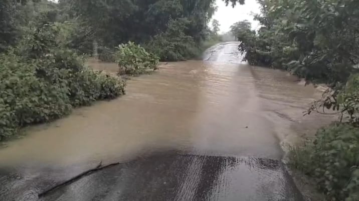 వరద నీటిలో వాహనాలు నడపొద్దని అధికారుల హెచ్చరిక!