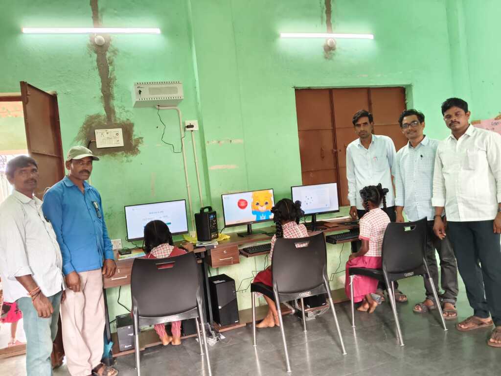 రాంపురం ప్రాథమిక పాఠశాలకు ప్రభుత్వం మూడు కంప్యూటర్లను ఏర్పాటు
