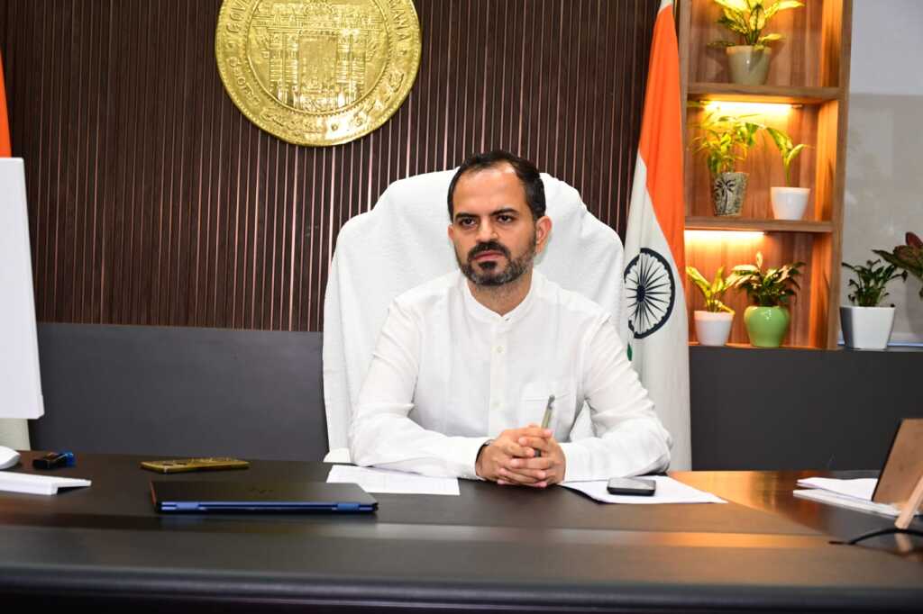 కలెక్టర్ రాహుల్ శర్మ