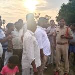 మంత్రి సీతక్క ఆదేశాలతో క్షేత్రస్థాయిలో కాంగ్రెస్ నాయకుల పర్యటన.