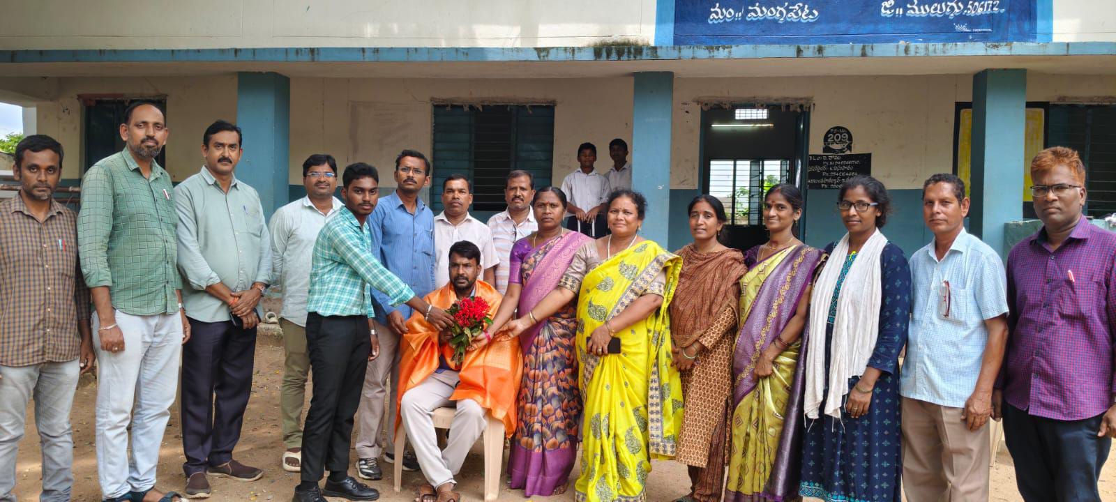 విద్యార్థి ప్రాణాలను కాపాడిన వ్యాయామ ఉపాధ్యాయుడు