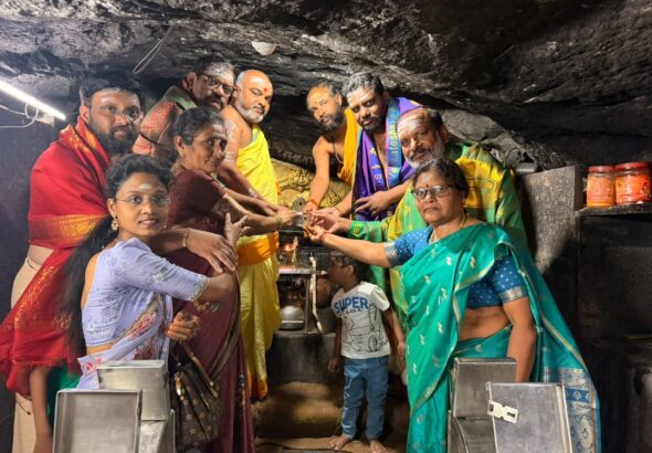 స్వామివారికి మిశ్రమ వెండి కిరీటం