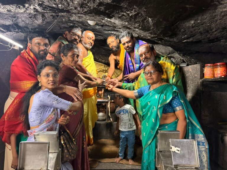 స్వామివారికి మిశ్రమ వెండి కిరీటం