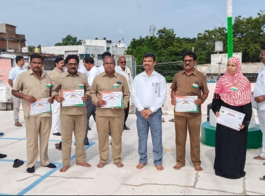 రీజియన్ స్థాయి ఉత్తమ ఉద్యోగులుగా సత్తుపల్లి ఆర్టీసీ టీం