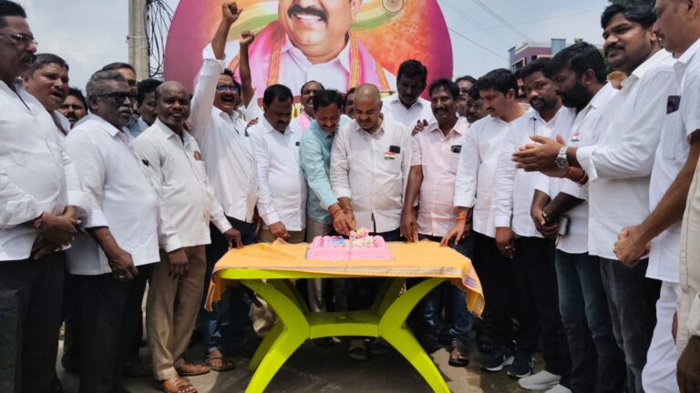 సండ్రా జన్మదినం సందర్భంగా ఉచిత మంచినీటి ట్యాంకర్