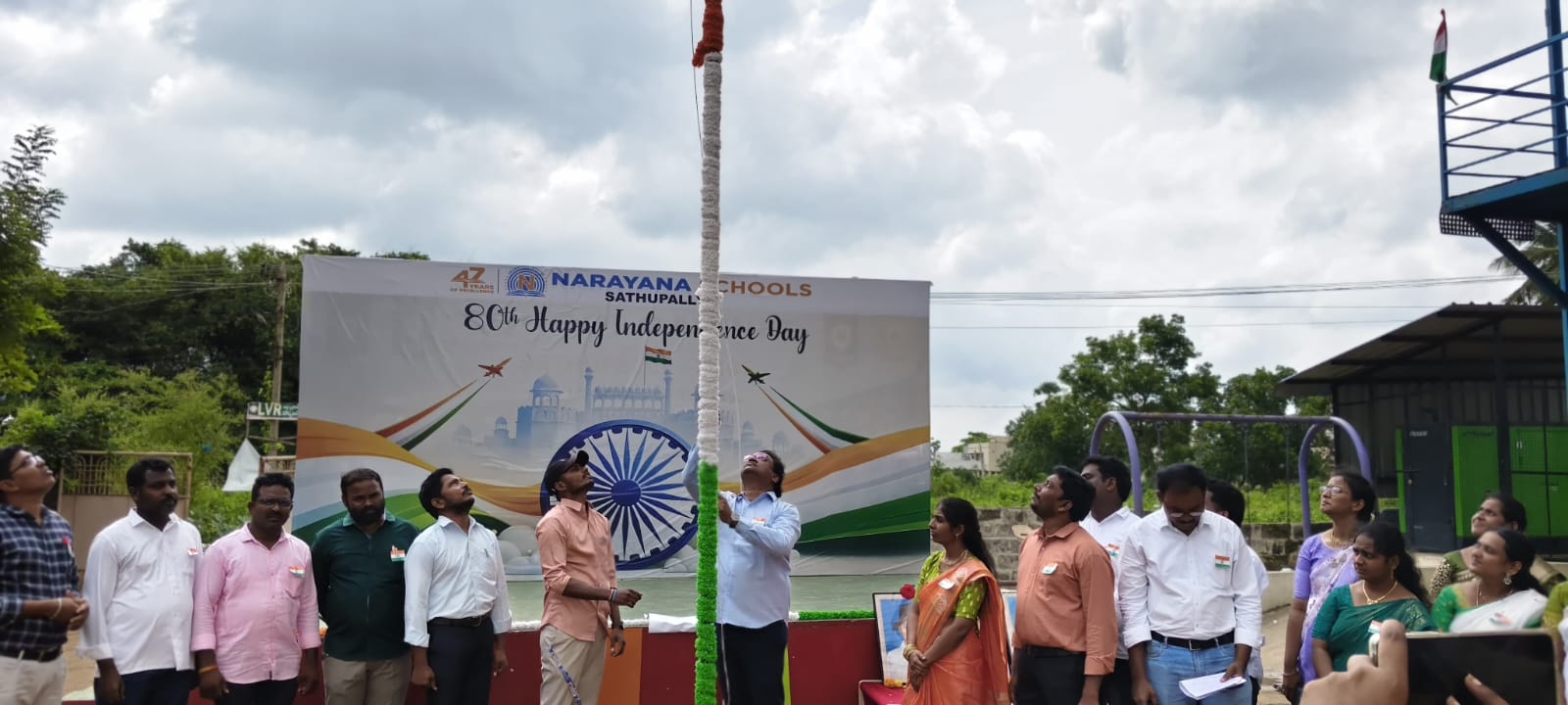 సత్తుపల్లి నారాయణ స్కూల్ లో వెల్లివిరిసినా దేశభక్తి