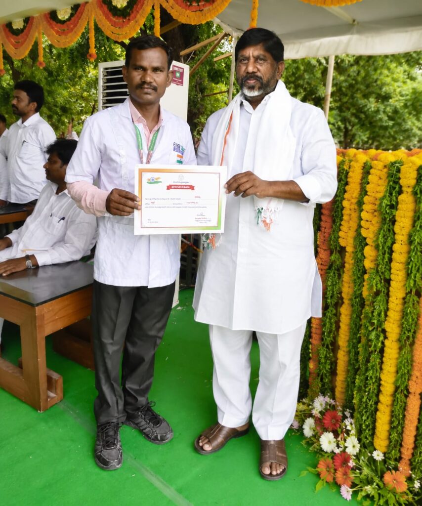 సత్తుపల్లి 108 టెక్నీషియన్ కు భట్టి చేతుల మీదుగా పురస్కారం