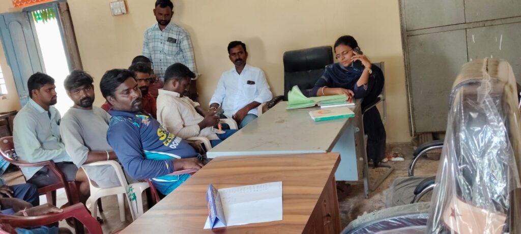ప్రజా సమస్యలపై ప్రశ్నిస్తే.. గ్రామసభ నుంచి వెళ్లిపోయారు