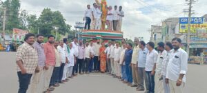 రాజీవ్ గాంధీ చేసిన సేవలు చిరస్మరనీయం