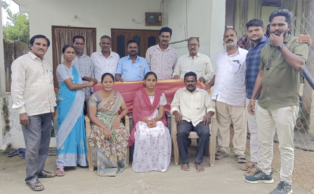 ప్రభుత్వ పాఠశాలలో చదివి ఉన్నత విద్యకు ఎంపికైన సంజన