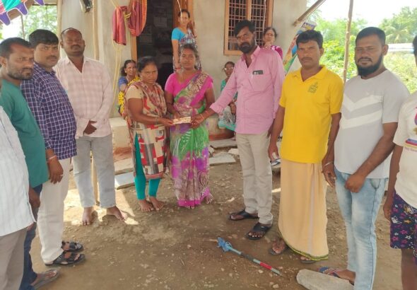 మానవ సేవే మాధవ సేవ గ్రూప్ సభ్యుల ఆర్ధిక సాయం