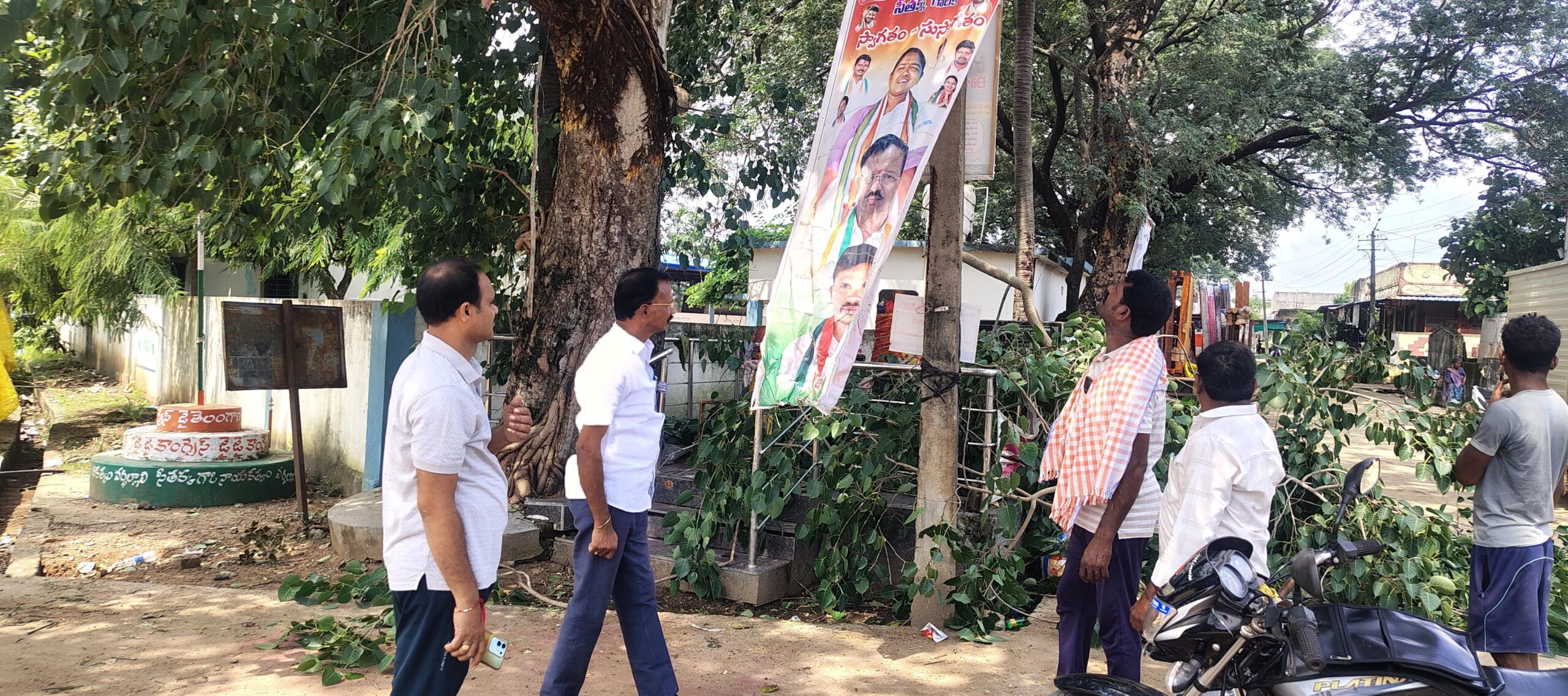 సర్పంచ్ సేవలను అభినందించిన గ్రామస్థులు