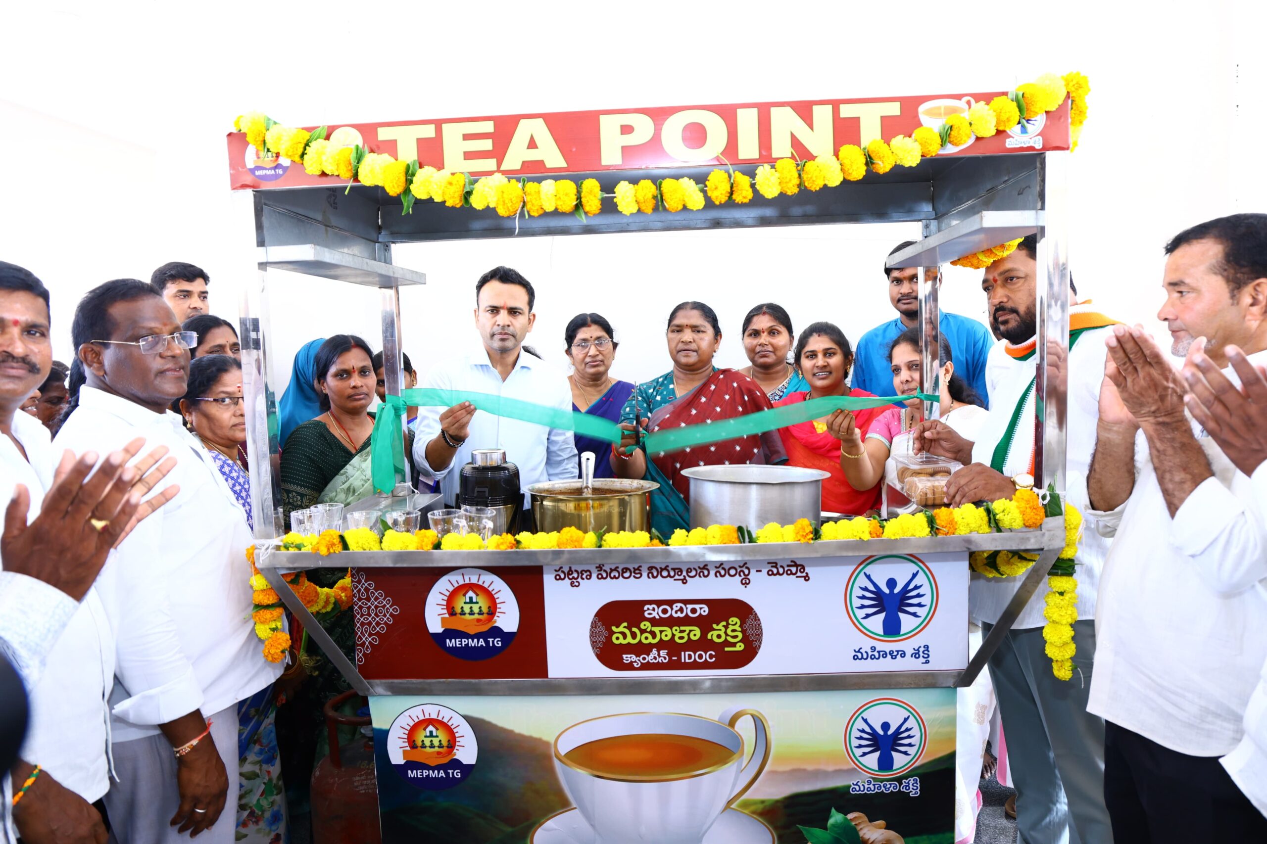 స్వయం ఉపాధి అవకాశాలను సద్వినియోగం చేసుకుని ఆర్థికంగా బలోపేతం కావాలి: మంత్రి సీతక్క
