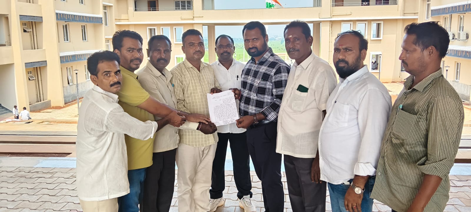 నాయి బ్రాహ్మణ సంఘం జిల్లా అధ్యక్షుడు చిక్కుల వెంకటేష్ డిమాండ్