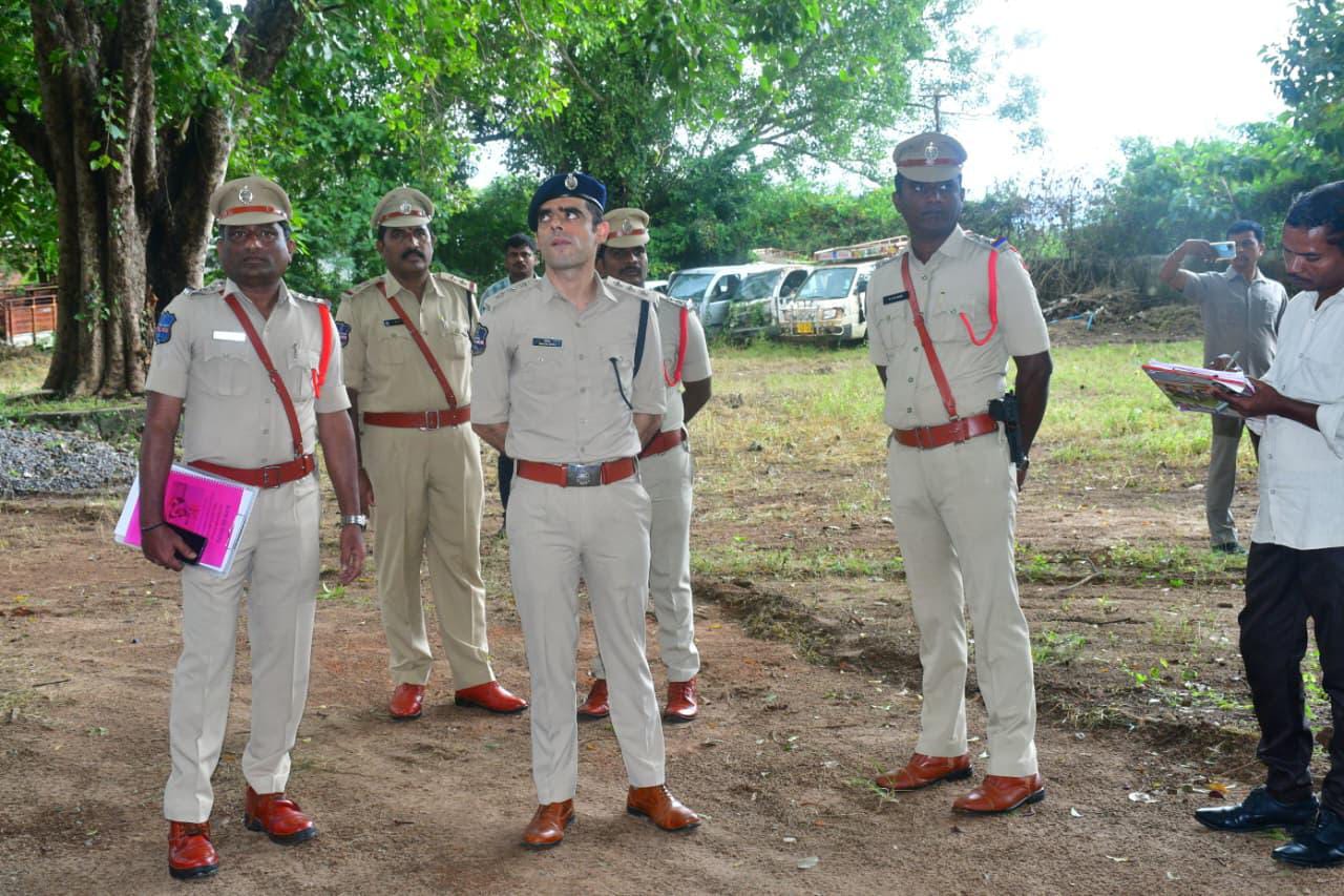భూపాలపల్లి, ములుగు జిల్లాల వాహన యజమానులు, డ్రైవర్ల విజ్ఞప్తి