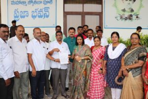 కార్మికుల సమస్యలు పరిష్కరించి, ఎన్నికల హామీలను అమలు చేయాలి