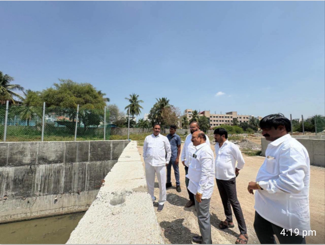 ఎస్ ఎన్ డి పి ఇంజనీరింగ్ విభాగం అధికారులు, సీనియర్ నాయకులు రఘునాథ్ రెడ్డి తో కలిసి స్థానిక ఎమ్మెల్యే అరికెపూడి గాంధీ