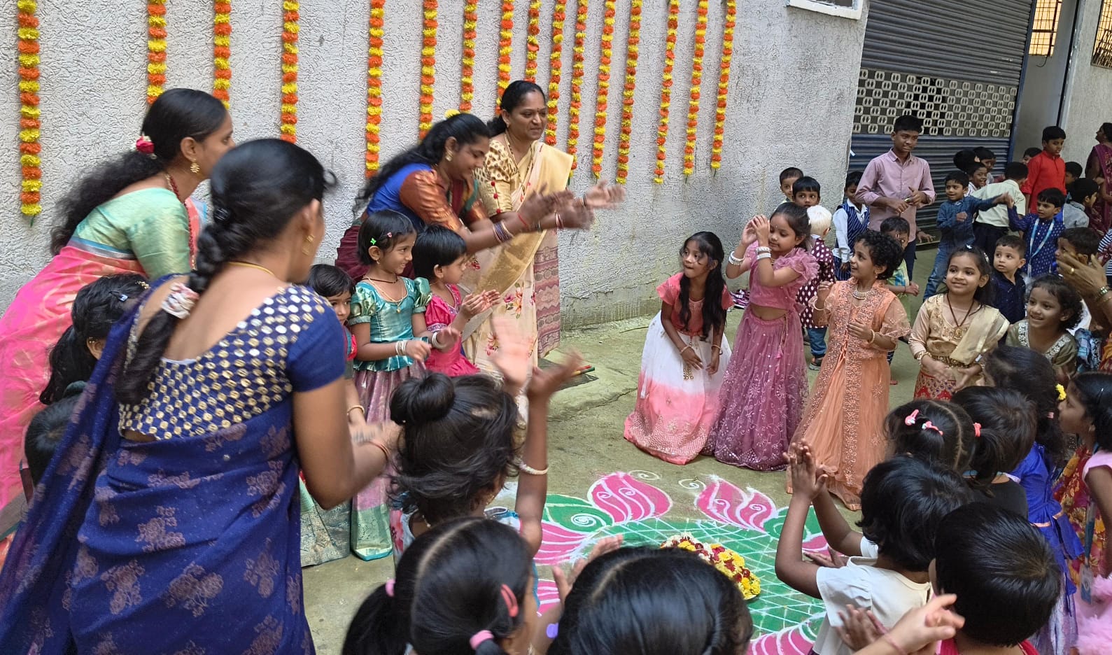 డీడీ కాలనీ నారాయణ బ్రాంచ్‌లో ఘనంగా బతుకమ్మ వేడుకలు