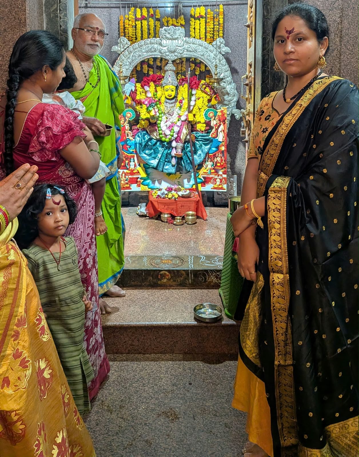 శ్రీ లలిత త్రిపుర సుందరి దేవి అలంకరణలో చండిక అమ్మవారు