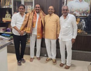శేరిలింగంపల్లి ఎమ్మెల్యే అరికెపూడి గాంధీని కలిసి దసరా శుభాకాంక్షలు తెలిపిన దొడ్ల వెంకటేష్ గౌడ్