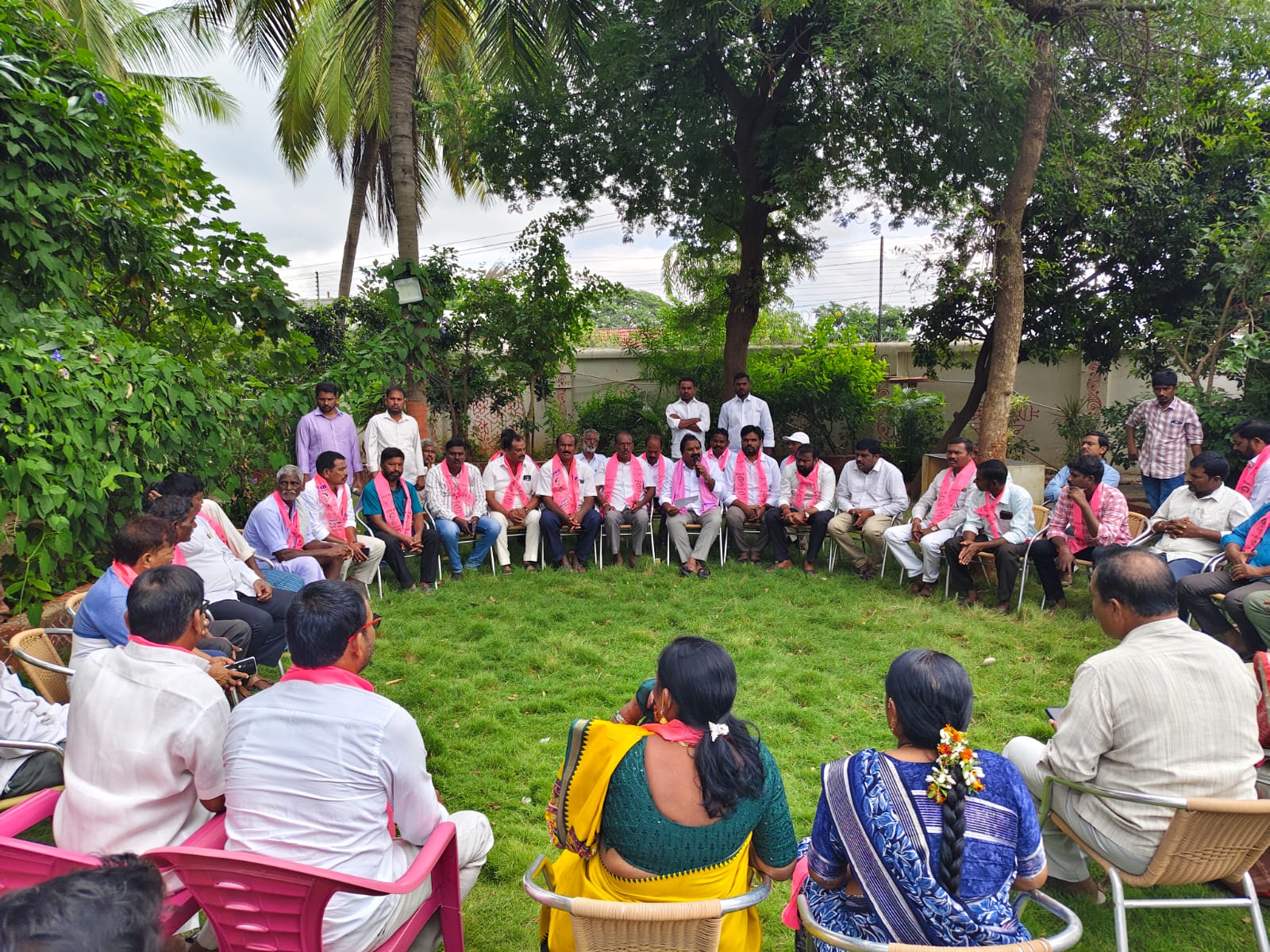 .మాజీ మంత్రి ఎర్రబెల్లి దయాకర్ రావు,మాజీ ఎమ్మెల్యే అరూరి రమేష్ ఆధ్వర్యంలో